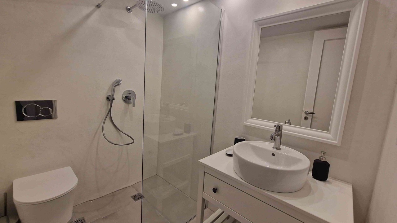 Photo of Bathroom in Paleopolis