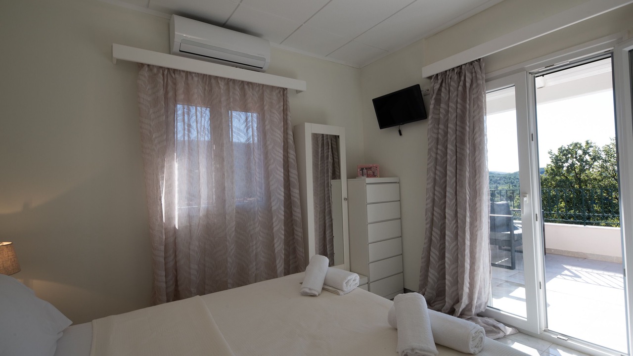 Photo of Bedroom in Petaleia
