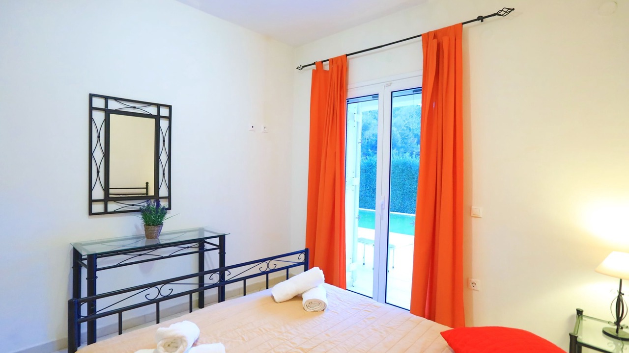 Photo of Bedroom in Petaleia