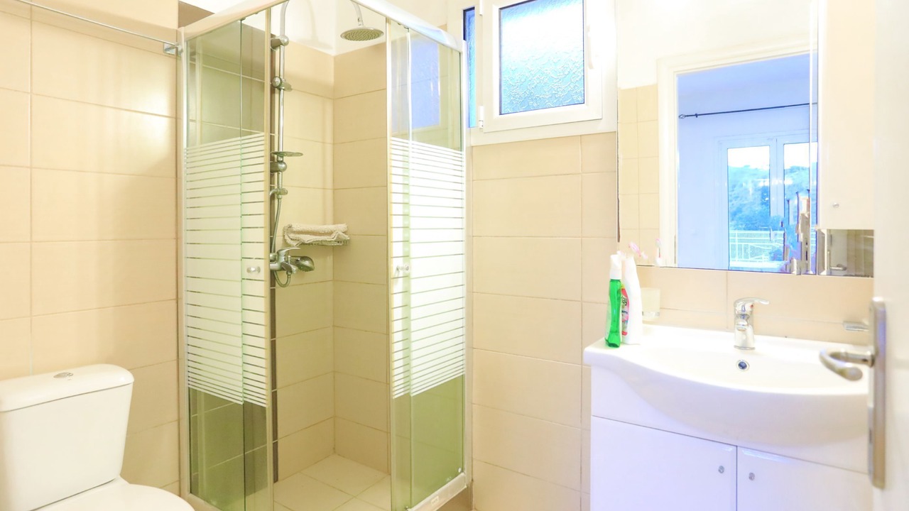 Photo of Bathroom in Petaleia