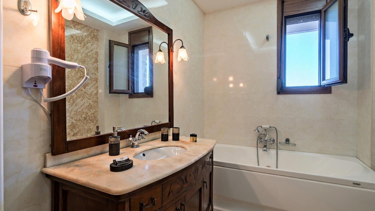 Photo of Bathroom in Kaloniktis