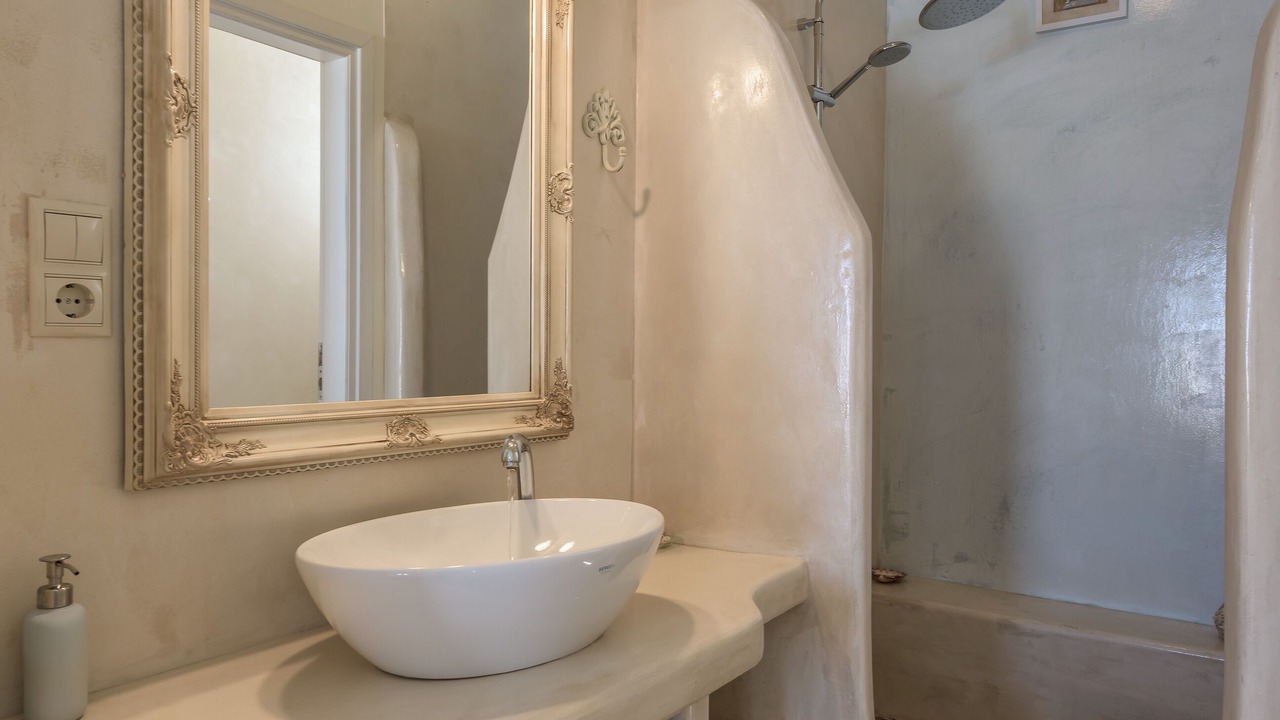 Photo of Bathroom in Adamas