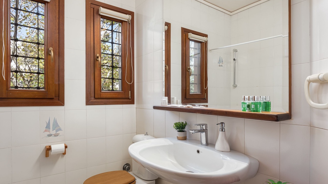 Photo of Bathroom in Anavyssos