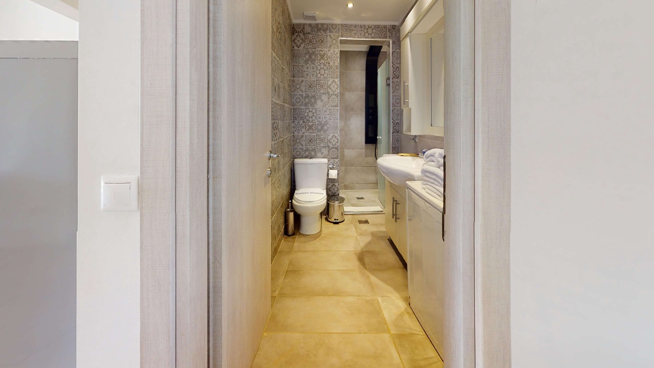 Photo of Bathroom in Elia