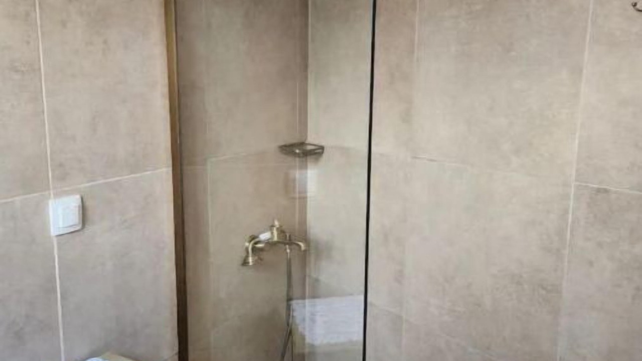 Photo of Bathroom in Paleopolis