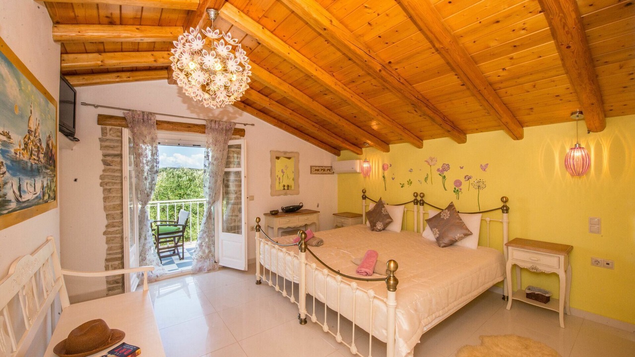 Photo of Bedroom in Petaleia