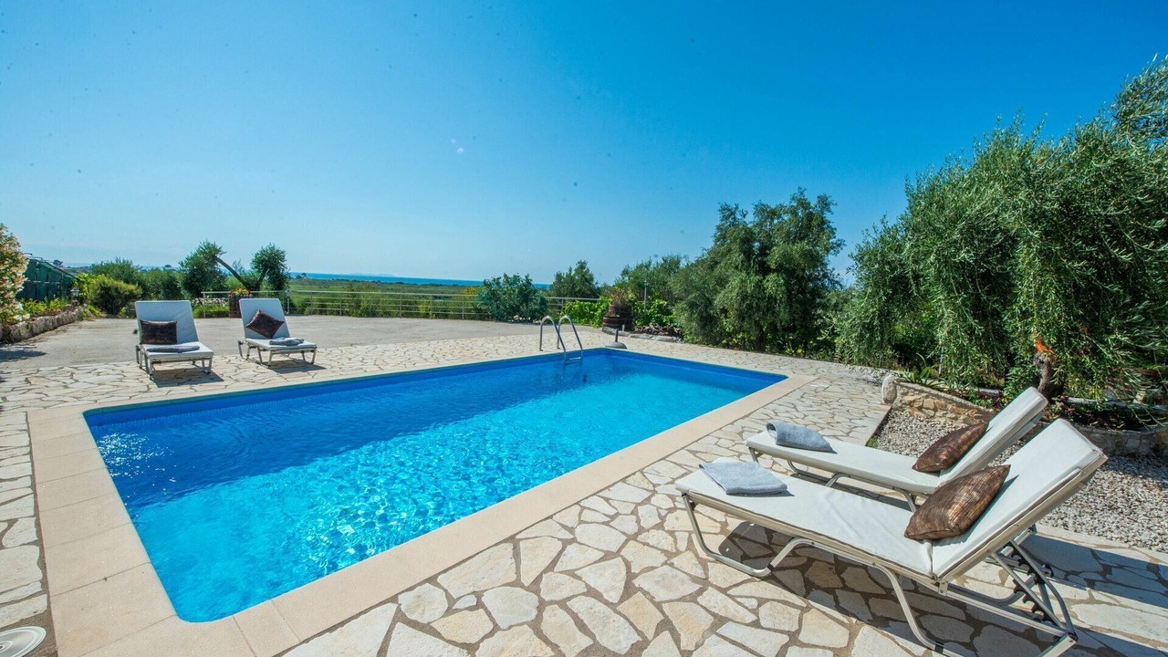 Photo of Outdoor in Petaleia
