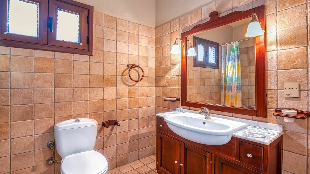 Photo of Bathroom in Petaleia