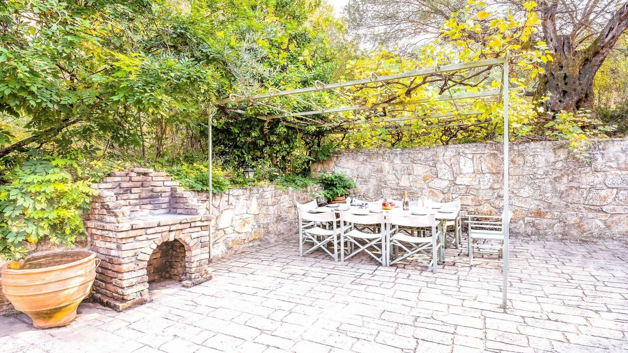 Photo of Outdoor in Petaleia