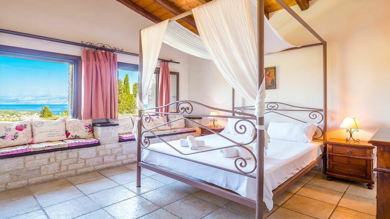 Photo of Bedroom in Petaleia