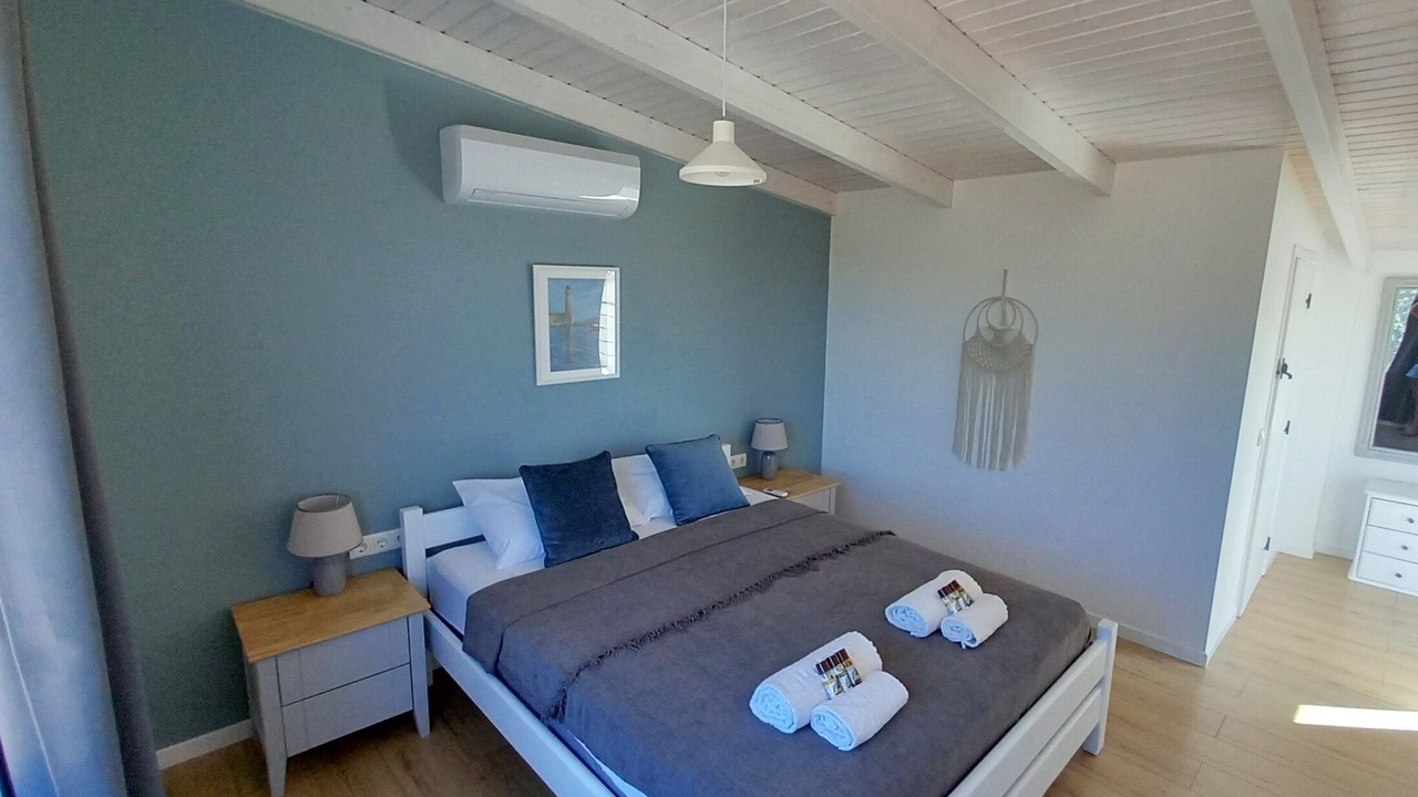 Photo of Bedroom in Armenoi