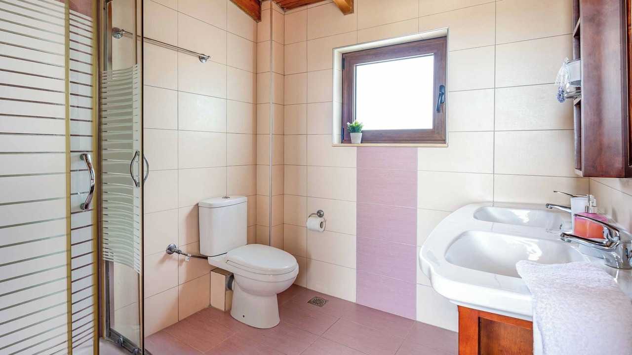 Photo of Bathroom in Platanias Town