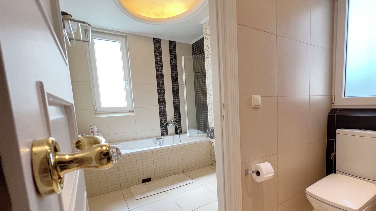 Photo of Bathroom in Alimos