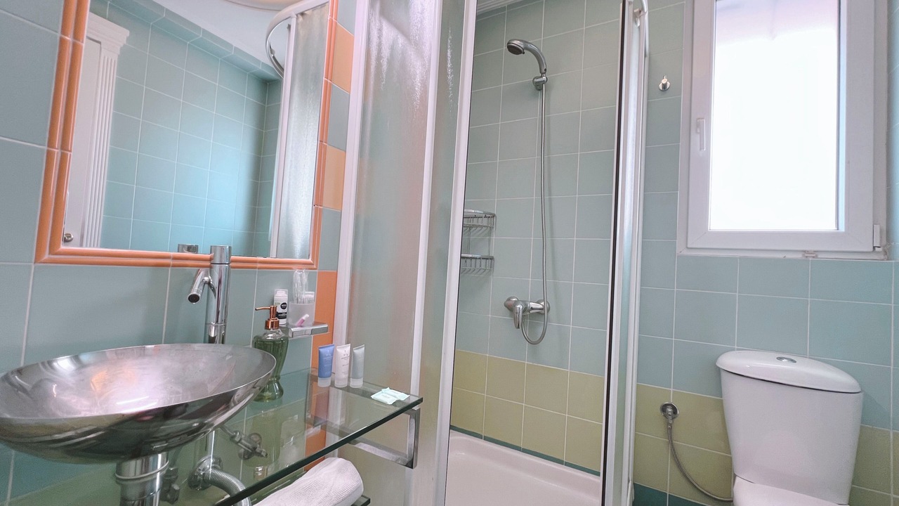 Photo of Bathroom in Alimos