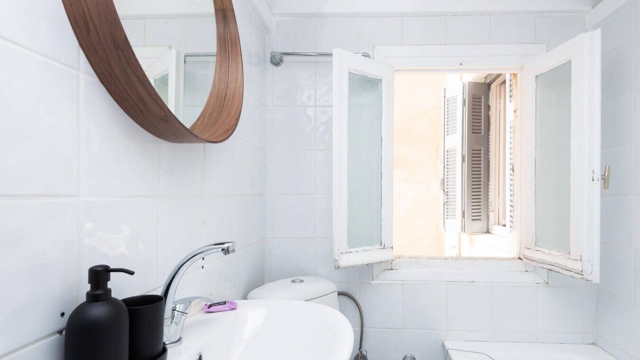 Photo of Bathroom in Exarhia