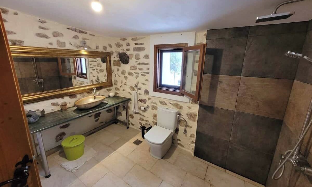 Photo of Bathroom in Karya