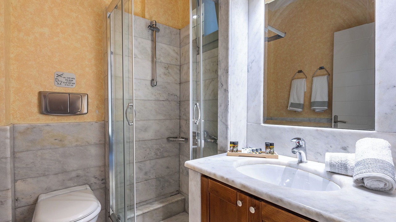 Photo of Bathroom in Longos