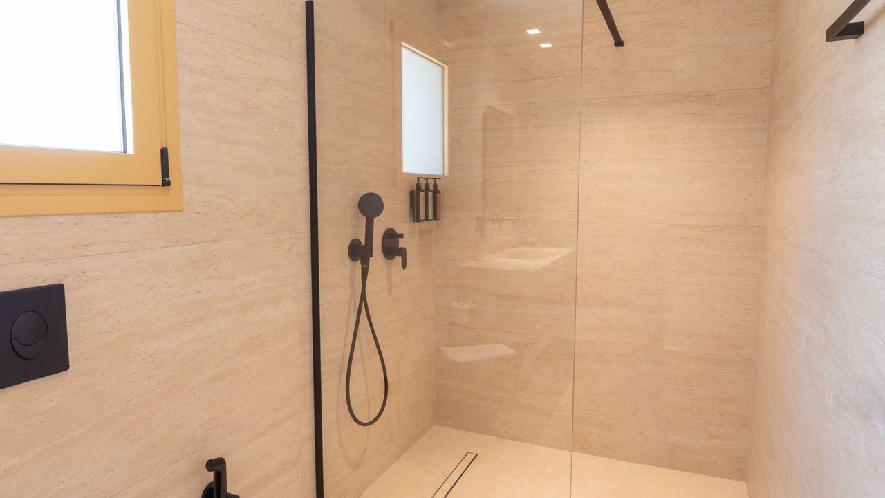 Photo of Bathroom in Tragaki