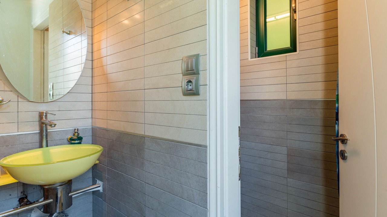 Photo of Bathroom in Galatsi