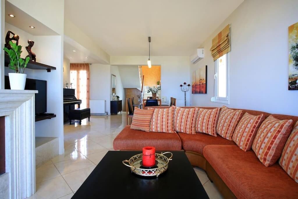 Photo of Livingroom in Kokkini Chani