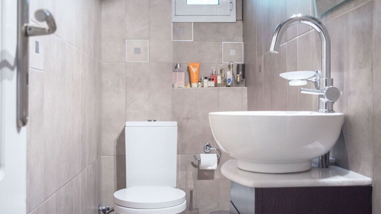 Photo of Bathroom in Galatsi
