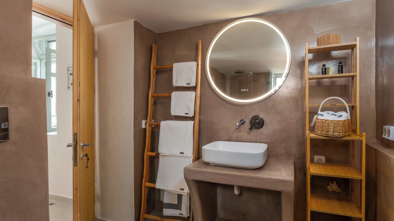 Photo of Bathroom in Tripiti