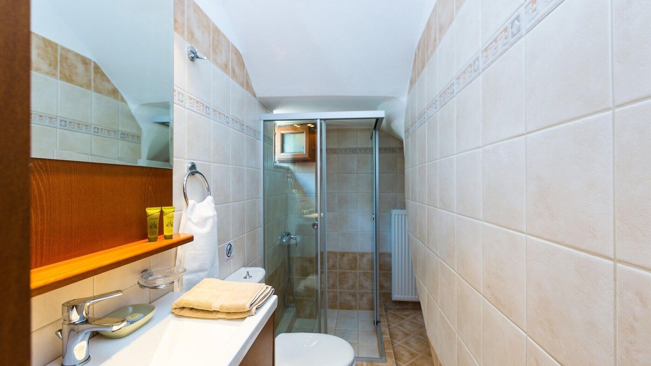 Photo of Bathroom in Prines