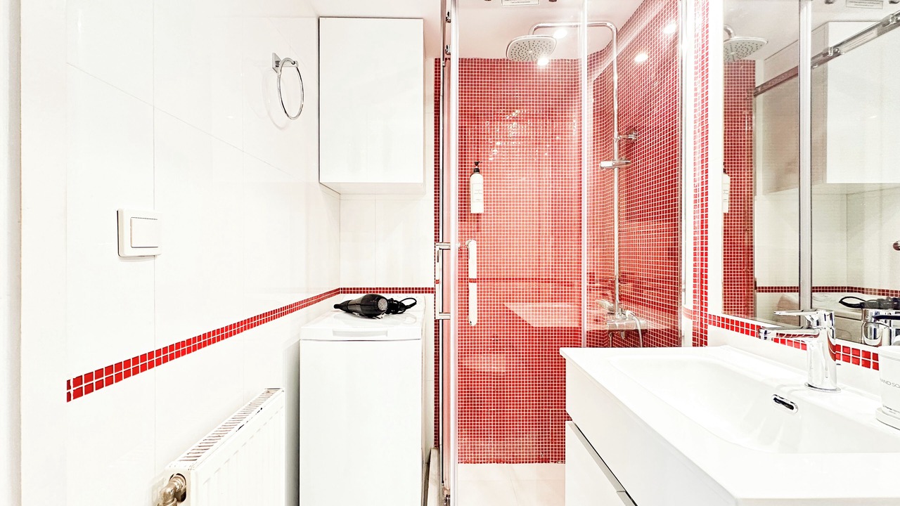 Photo of Bathroom in Alimos