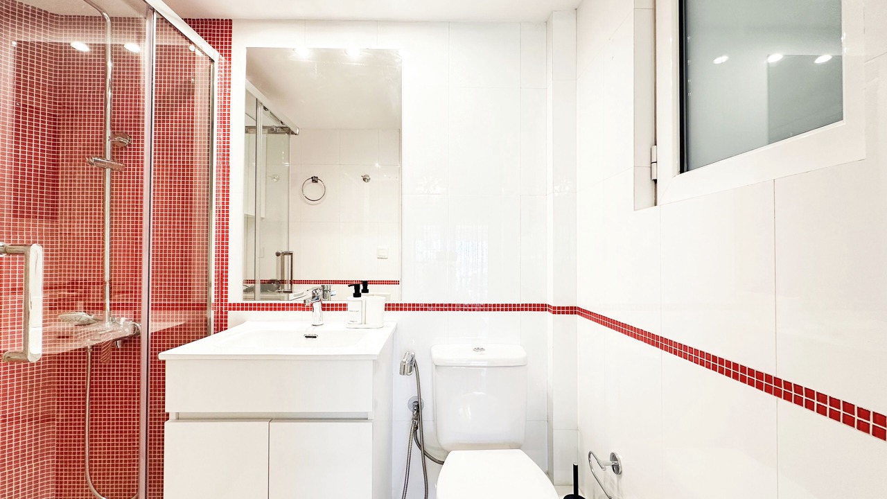 Photo of Bathroom in Alimos