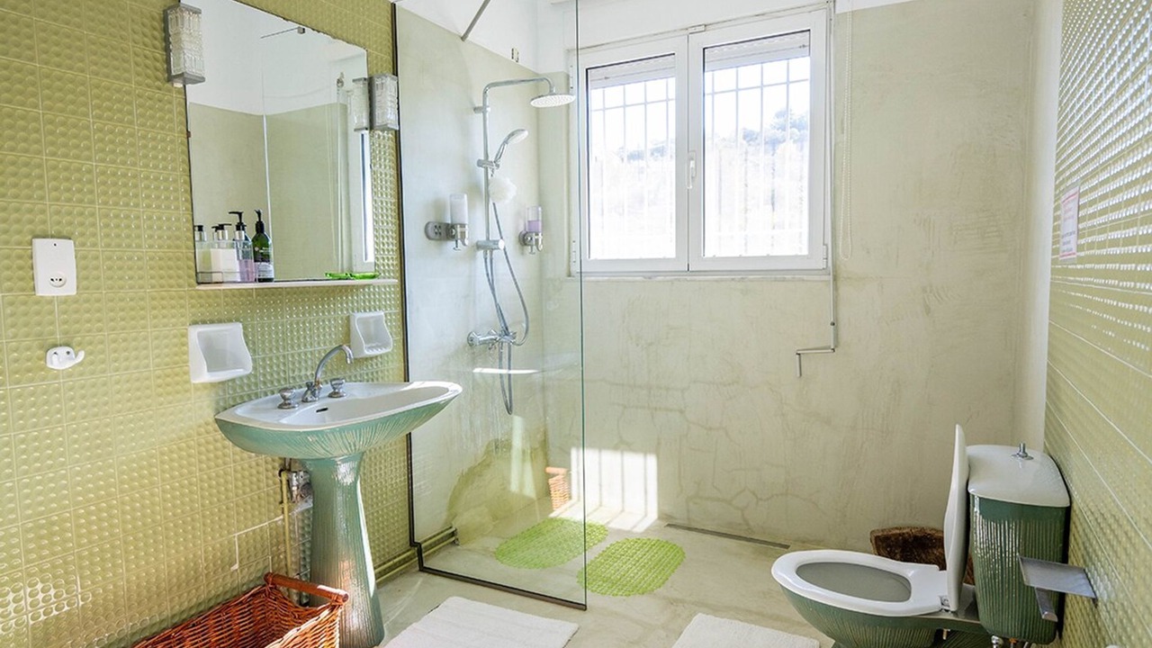 Photo of Bathroom in Limni Vouliagmenis