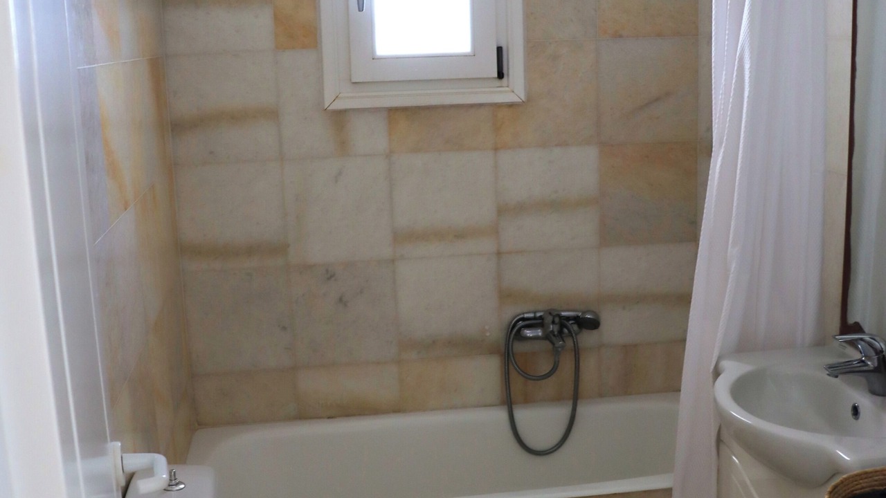 Photo of Bathroom in Ampelas