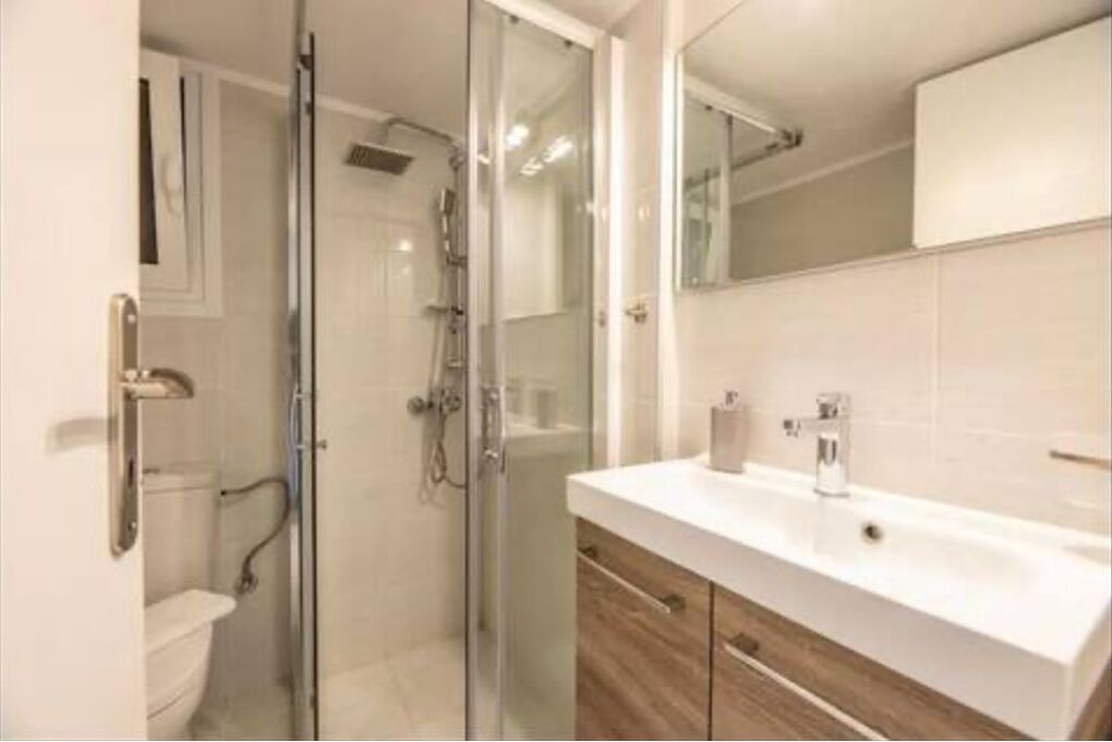 Photo of Bathroom in Mets