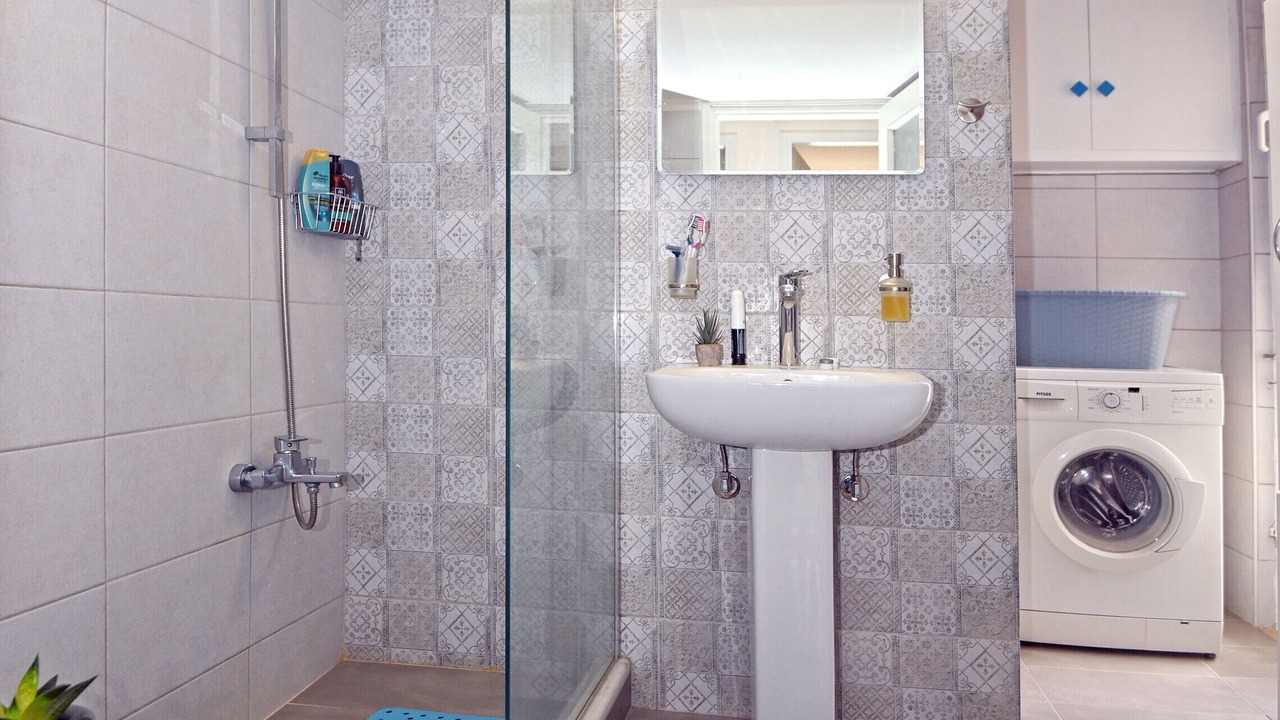 Photo of Bathroom in Alimos