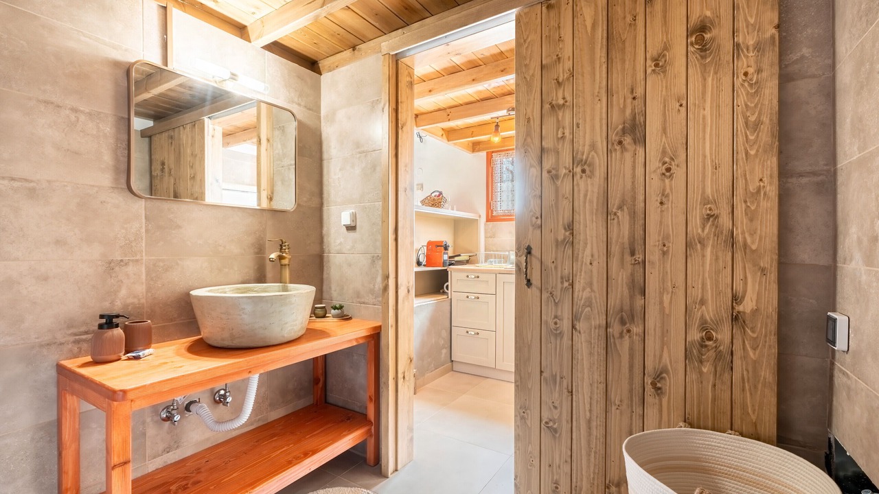Photo of Bathroom in Fanai