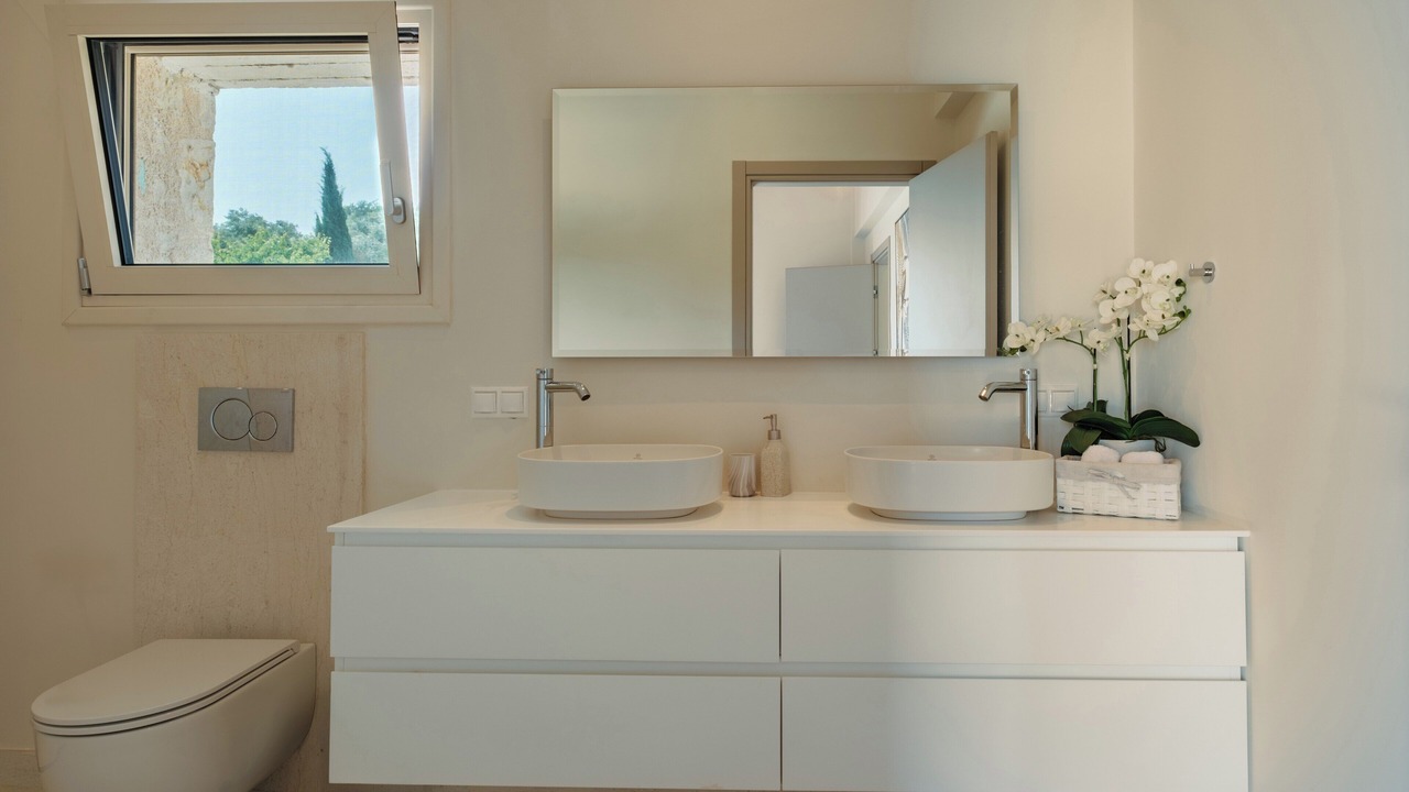 Photo of Bathroom in Petaleia