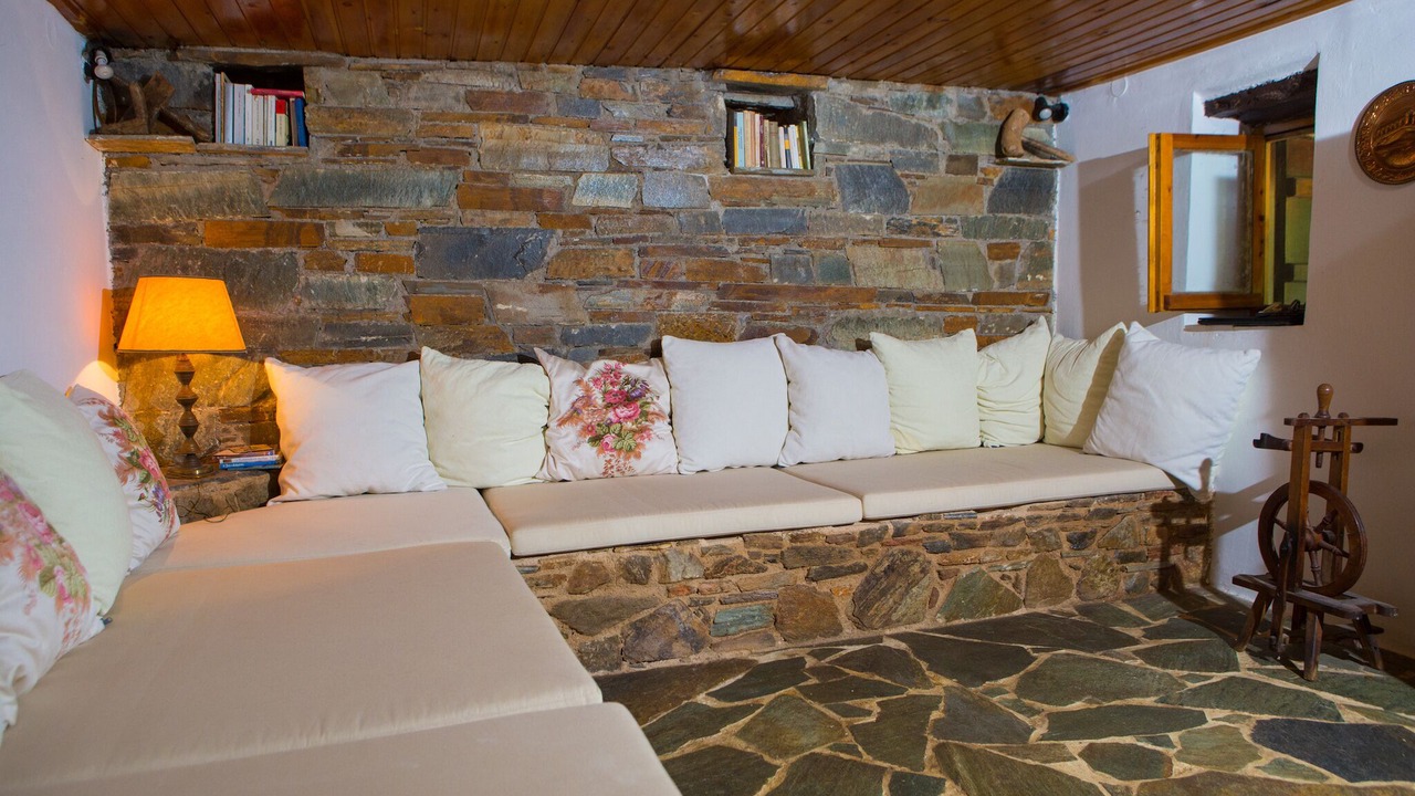 Photo of Livingroom in Steni Dirfyos