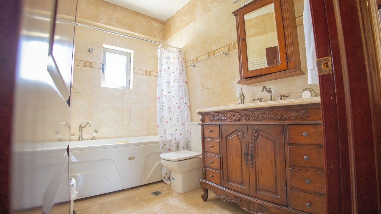 Photo of Bathroom in Kineta