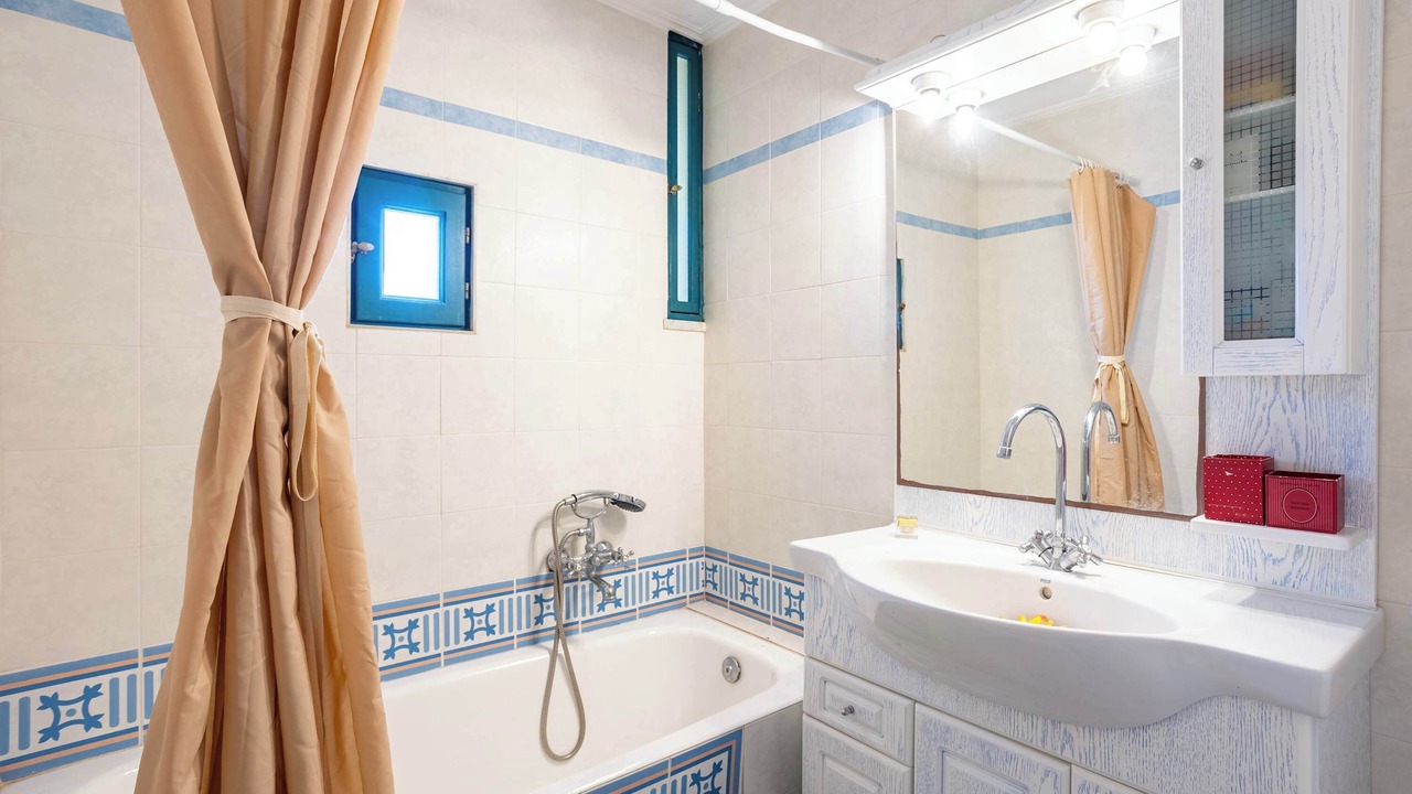 Photo of Bathroom in Petalidi