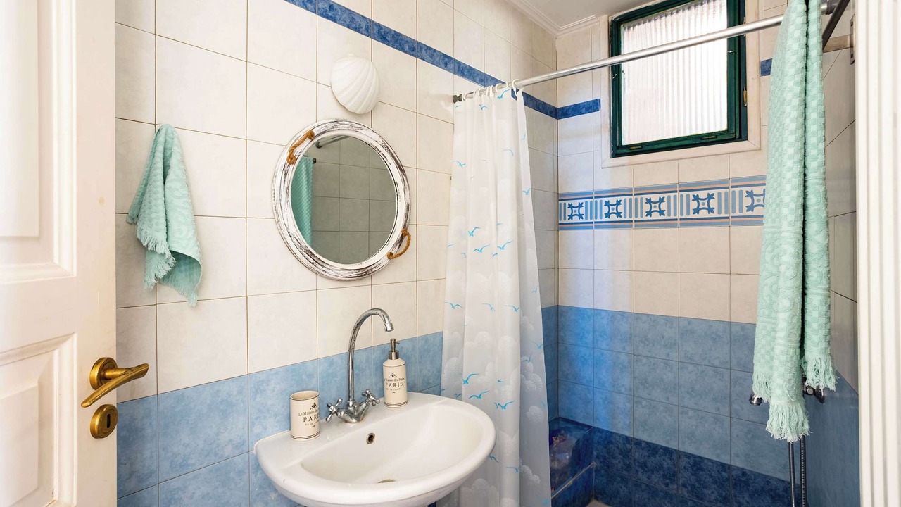 Photo of Bathroom in Petalidi