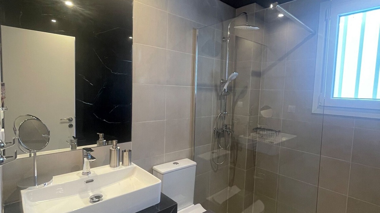 Photo of Bathroom in Alimos