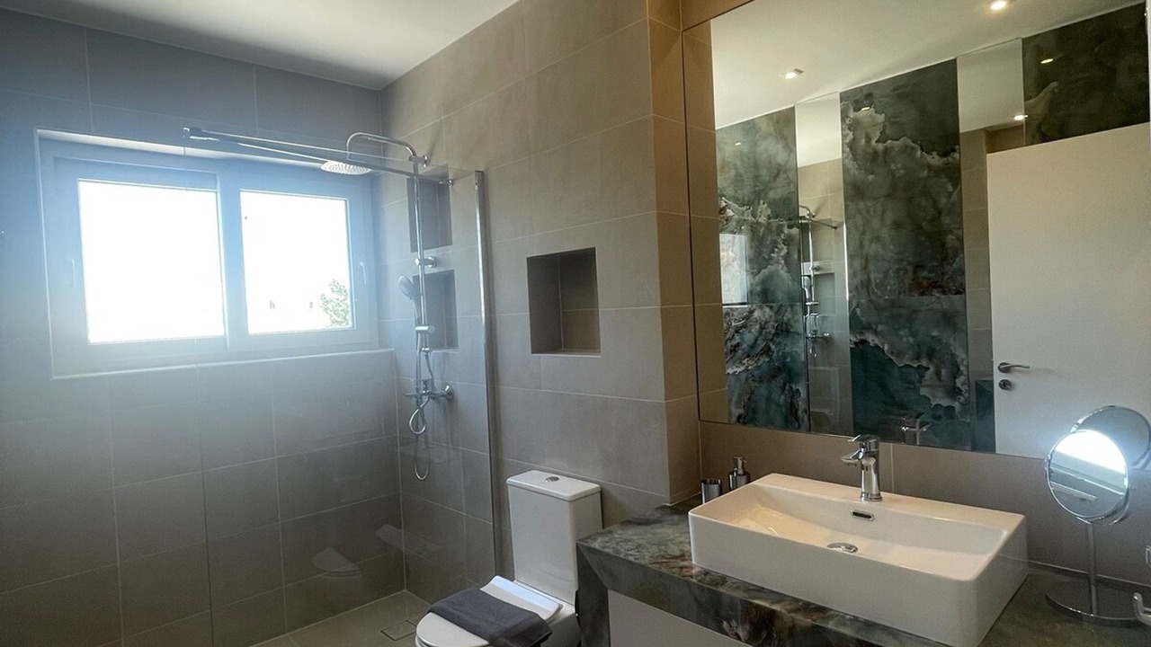 Photo of Bathroom in Alimos