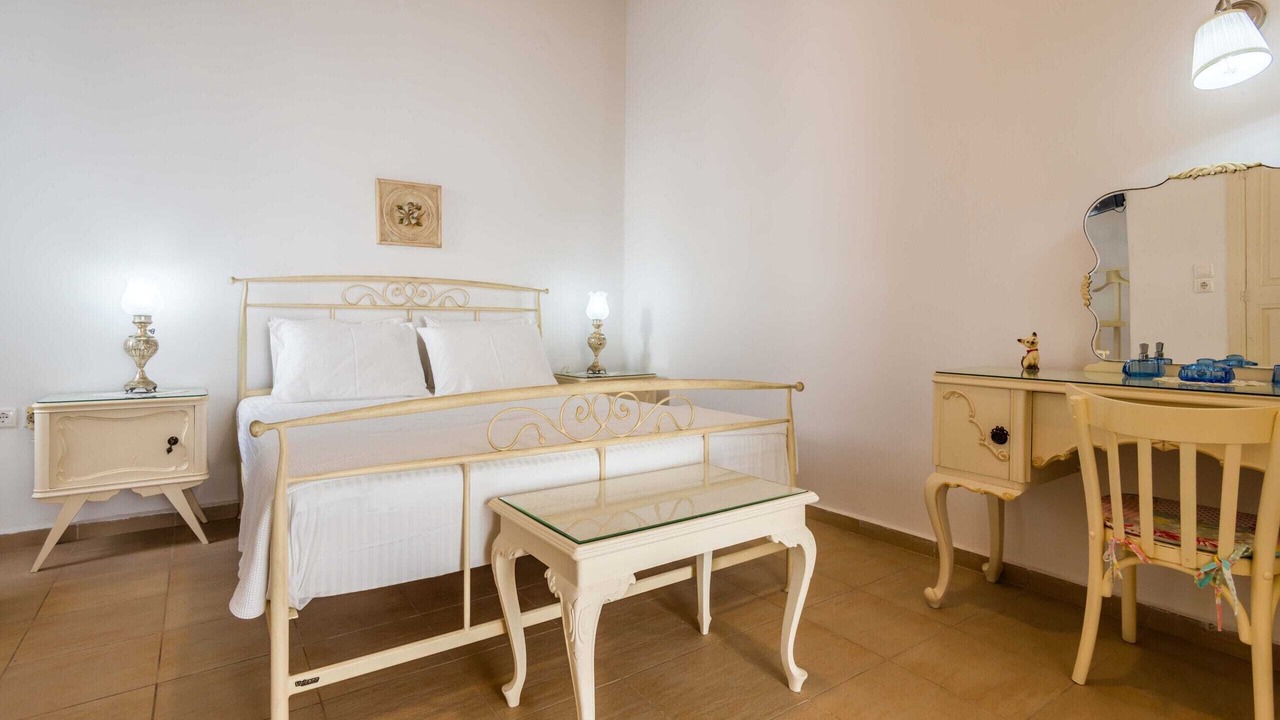 Photo of Bedroom in Milos
