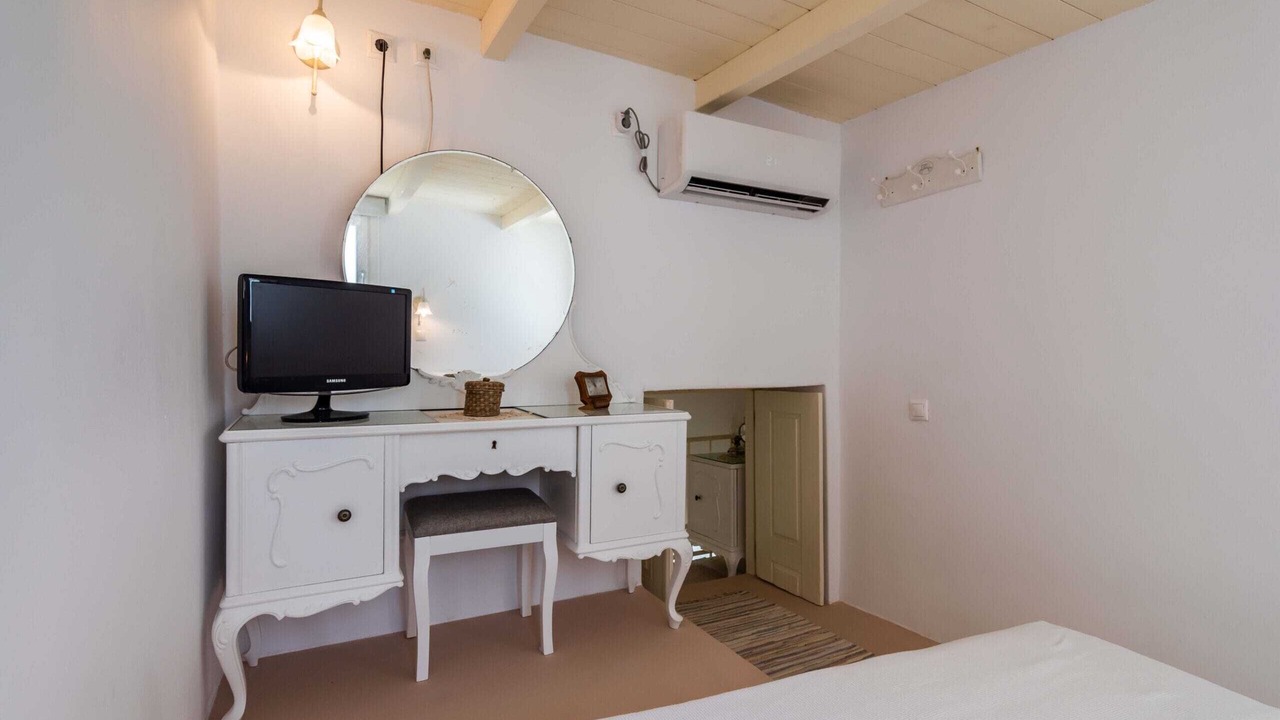 Photo of Bedroom in Milos