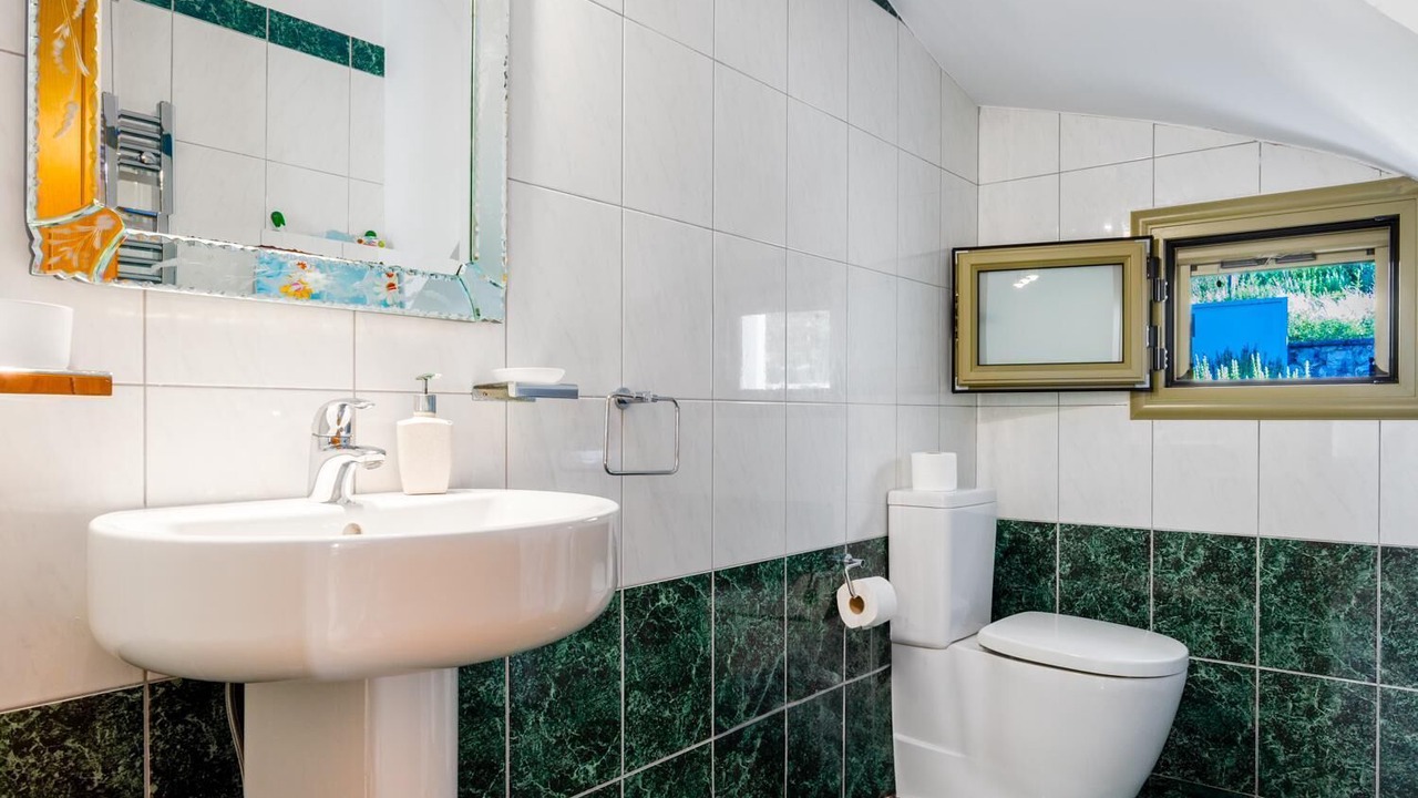 Photo of Bathroom in Mikros Gialos