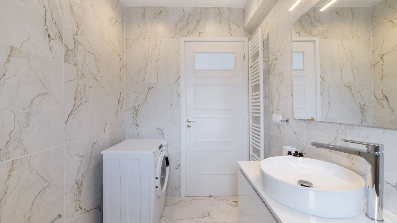Photo of Bathroom in Alimos
