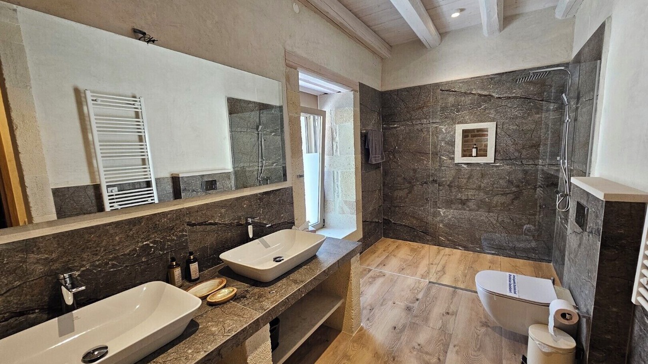 Photo of Bathroom in Monopari