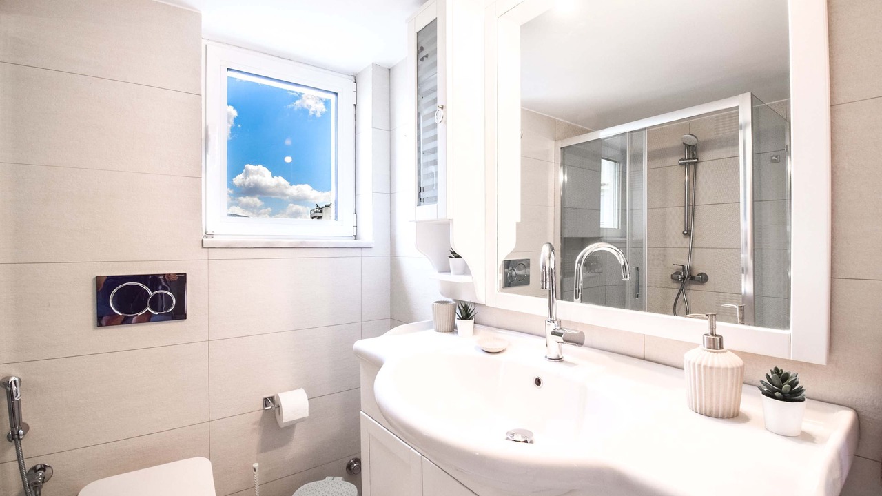Photo of Bathroom in Alimos