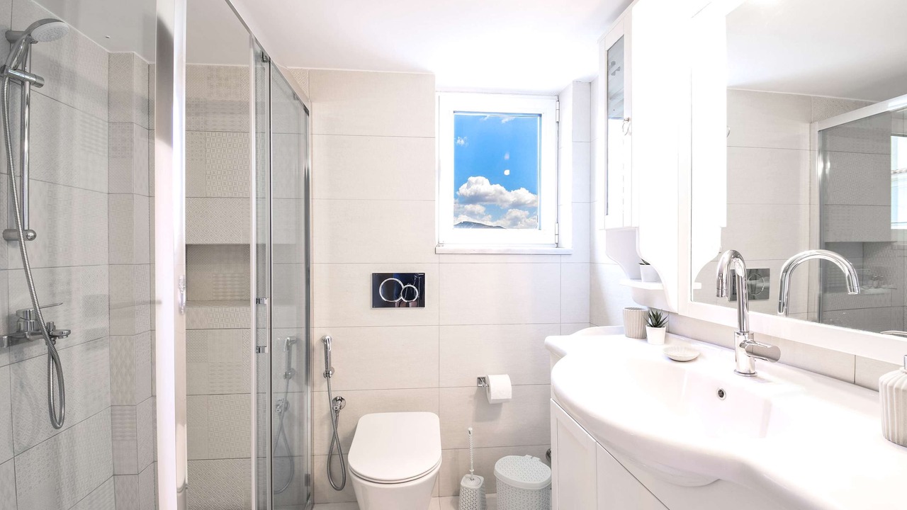 Photo of Bathroom in Alimos