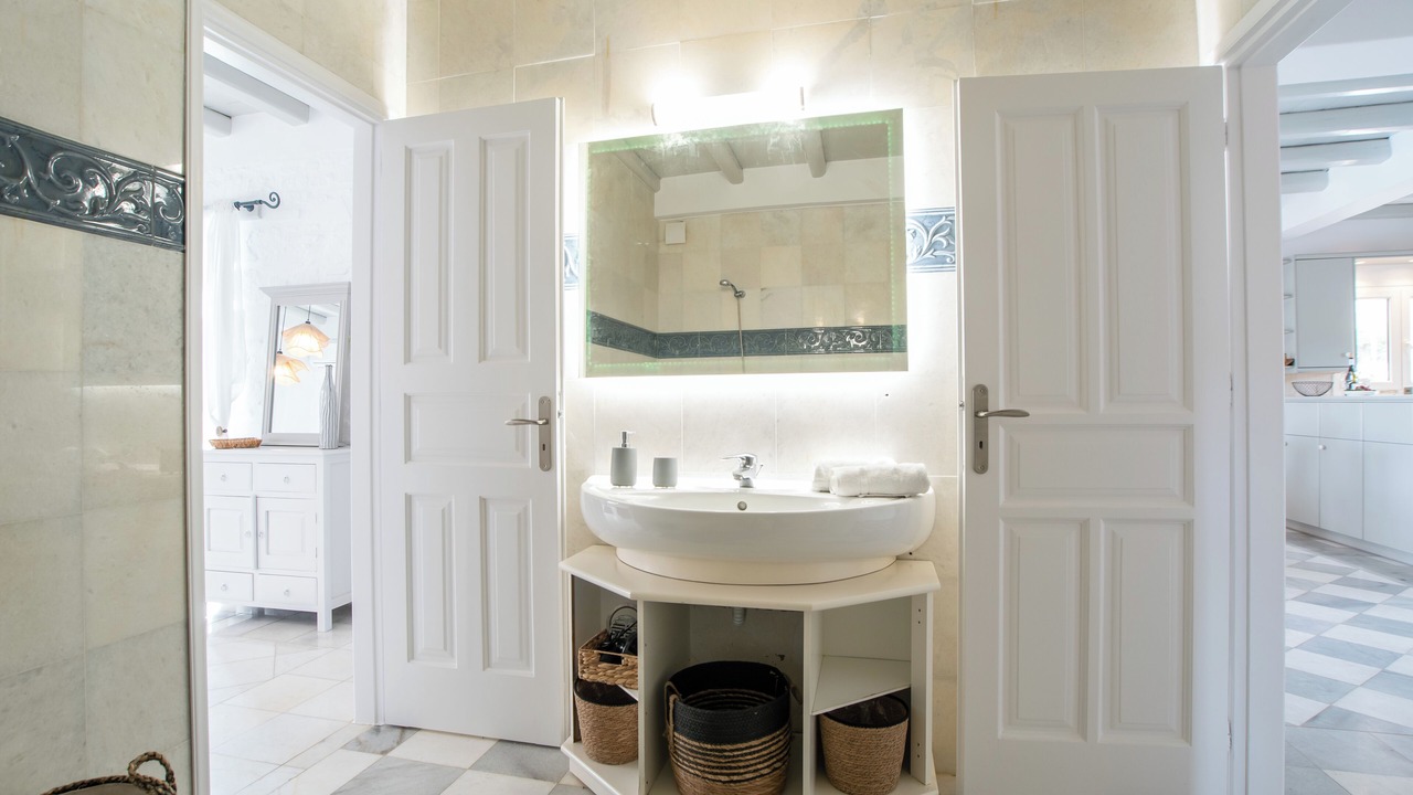 Photo of Bathroom in Aliki