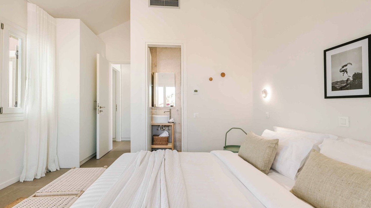 Photo of Bedroom in Chalikeri
